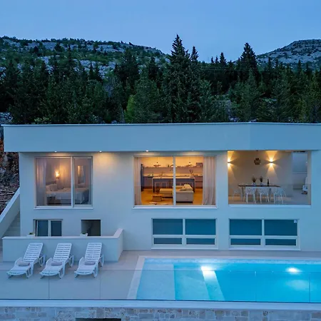 Mara Ondo Starigrad Paklenica